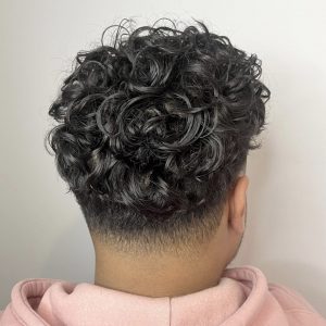 Gino Coiffeur à domicile hommes et femmes.